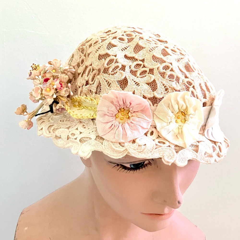 Vintage 40’s cream lace flower millinery Frances Nelkin hat